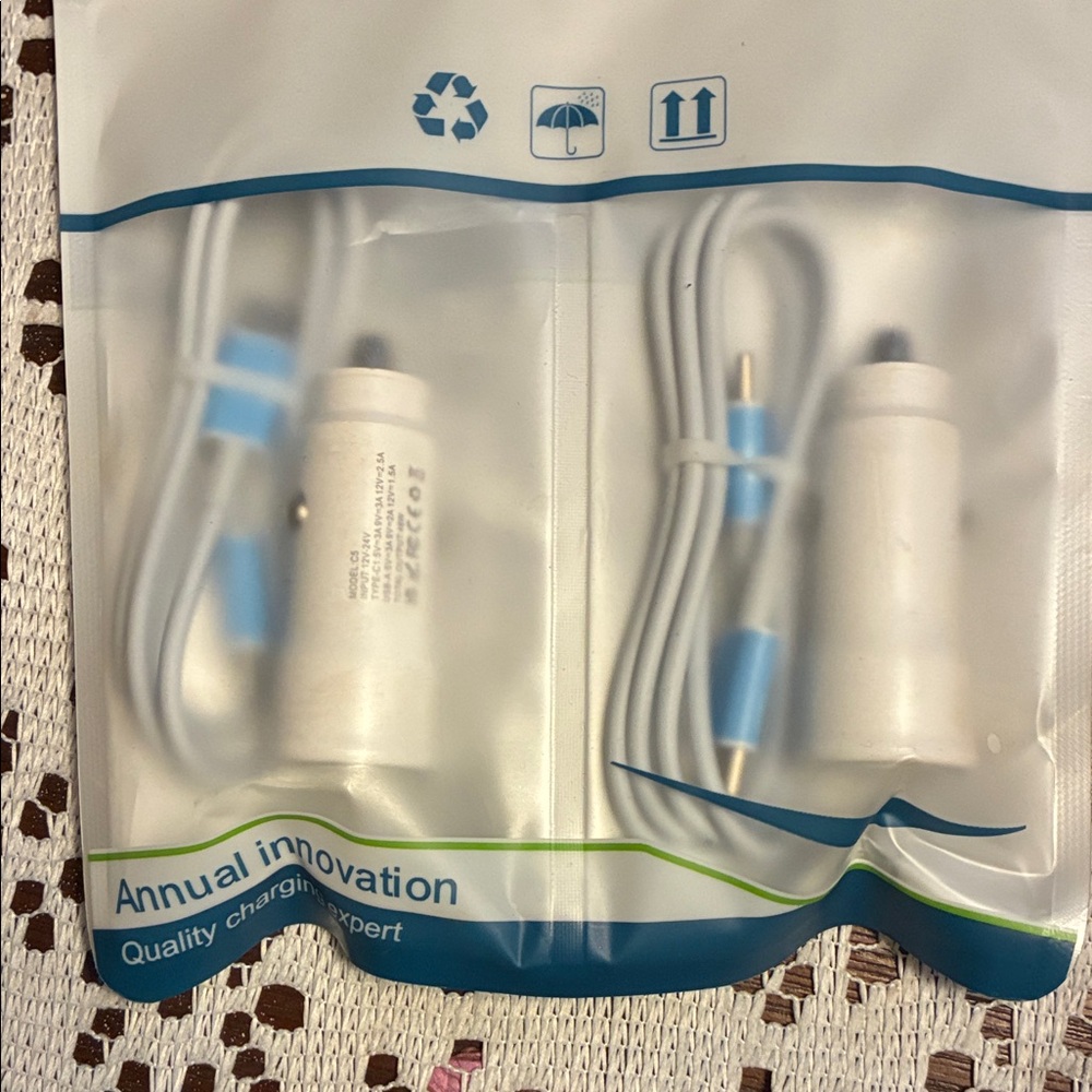 Dual Port White and Blue Car Charger by [Annual Innovation ] type C new